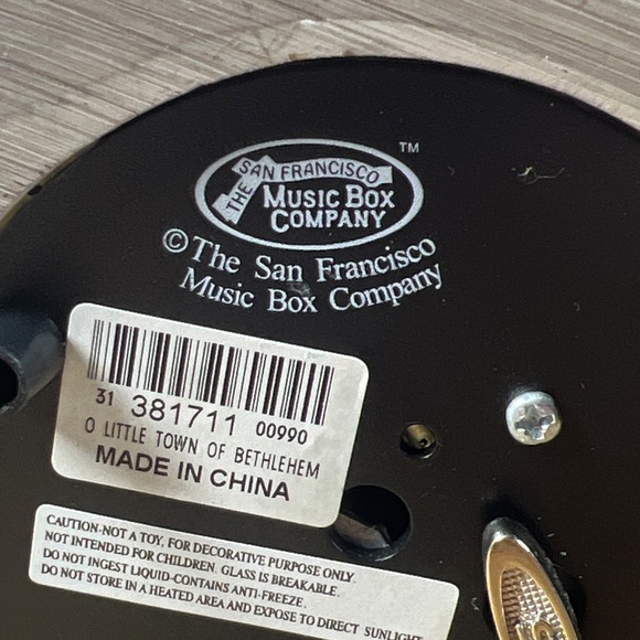 San Francisco Music Box Co. Holy Family Musical Globe O Little Town of Bethlehem - Picture 14 of 14